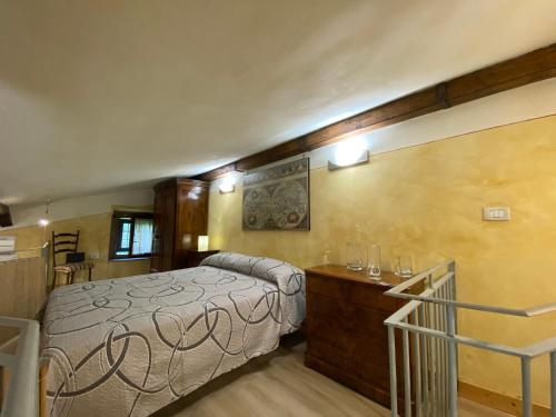 Giường trong phòng chung tại Casetta Santa Fortunata Guest House