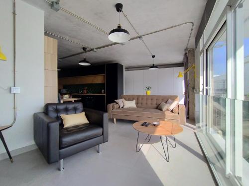 Ruang duduk di Central Loft