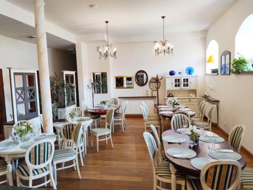 a large dining room with tables and chairs at Hotel Sandro Silver in Leszno