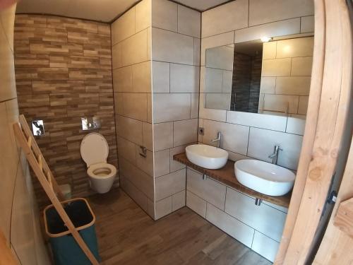 Koupelna v ubytování Glamping Resort Bousset