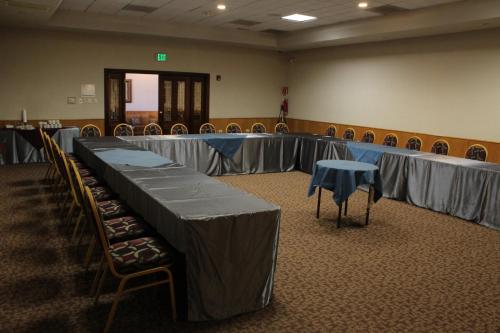 a meeting room with tables and chairs in a room at Holiday Inn Express Chihuahua, an IHG Hotel in Chihuahua