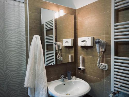 Koupelna v ubytování Atico Hotel
