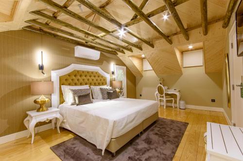 Giường trong phòng chung tại Villa Mariazinha Charming Hotel
