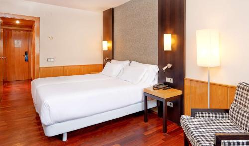
Een bed of bedden in een kamer bij NH Ciudad de Valencia
