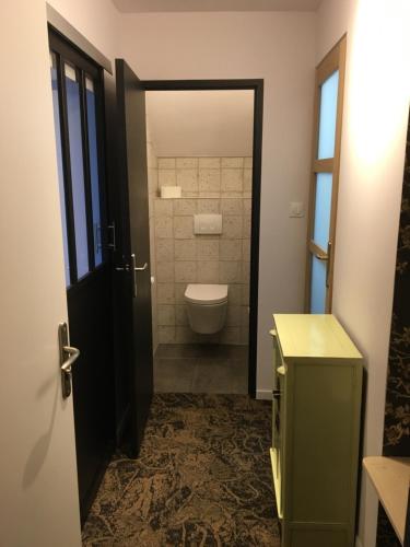 Bilik mandi di Boutique Hotel B&B Fleurie