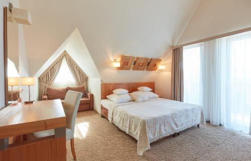 Postel nebo postele na pokoji v ubytování Hotel Zbójnicówka
