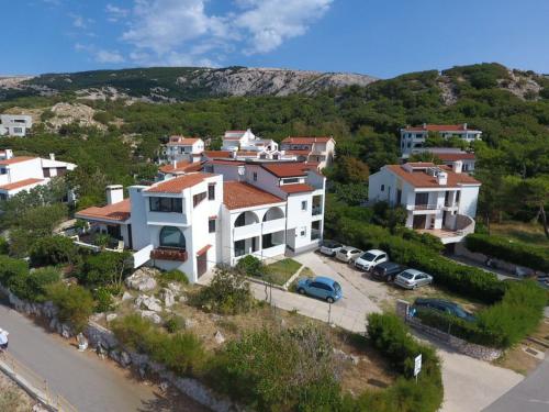 Domagoj D&D, Baška