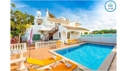 a villa with a swimming pool and a house at VILLA COELHO in Albufeira