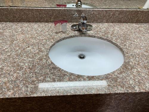Harrisonville Inn & Suites – Photos 5