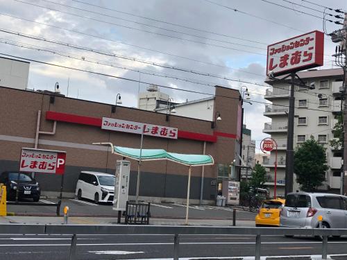 Gambar di galeri bagi 10mins train to Namba, 4 mins walk to stn, 2 floors japanese style , 2-8 people di Osaka