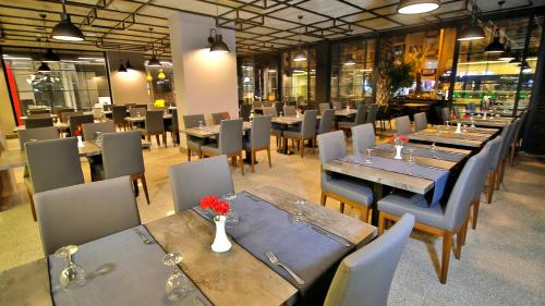 Ресторан / где поесть в Ramira Joy Hotel