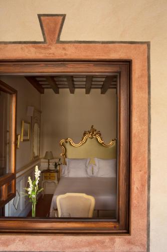a framed picture of a bedroom with a bed at Hotel Casa 1800 Granada in Granada