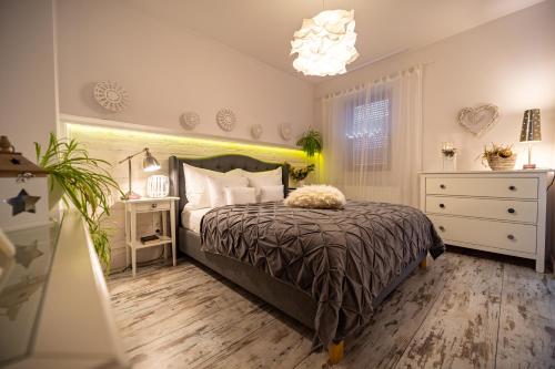 a bedroom with a bed and a chandelier at Spa Love Apartament Sauna Jacuzzi ROMANTYCZNY APARTAMENT DLA PARY Z PRYWATNYM SPA in Zielona Góra
