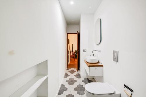 Vonios kambarys apgyvendinimo įstaigoje Santa Reparata Apartment with Patio and Terrace