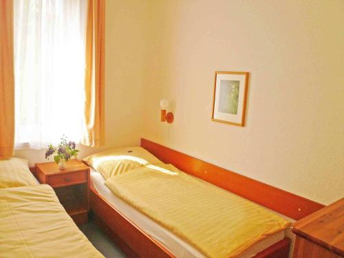 a bedroom with two beds and a window at Haus Seeschwalbe Ferienwohnungen in Göhren