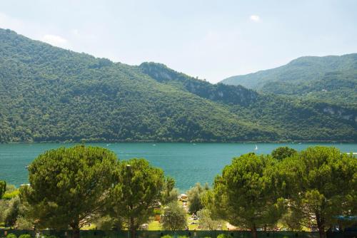 a view of a lake with trees and mountains at Park Hotel Abbadia in Abbadia Lariana