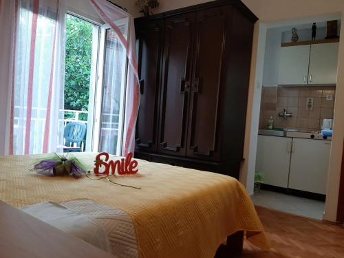 a bedroom with a bed with a smile sign on it at City centre in Stari Grad