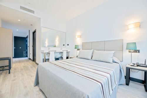 Posteľ alebo postele v izbe v ubytovaní HOTEL IBERUM