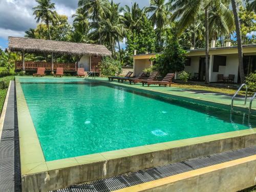 A piscina localizada em Lankapura Heritage ou nos arredores