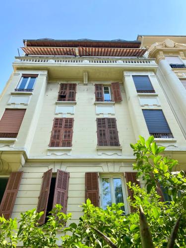 Το κτήριο όπου στεγάζεται  το διαμέρισμα