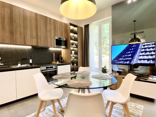 Μια τηλεόραση ή/και κέντρο ψυχαγωγίας στο Maxim - Easy Home Booking