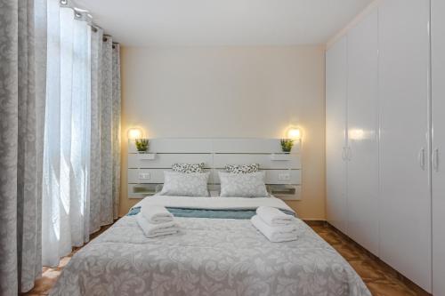 Postel nebo postele na pokoji v ubytování apartment APART AMERICA - 150 meters from the beach, free Wi-Fi