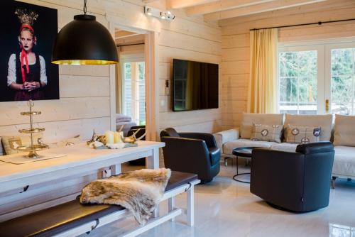 a living room with a table and chairs at Chalet Bischofsmühle in Helmbrechts