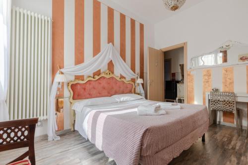 מיטה או מיטות בחדר ב-Rooms Giulietta e Romeo