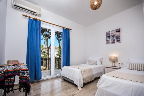 Postel nebo postele na pokoji v ubytování Irini Apartments and Studios
