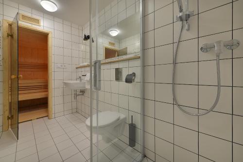 A bathroom at Element Lakeside Apartments