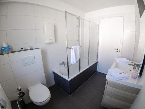 Koupelna v ubytování Private and cozy Apartment in Refrath near Cologne