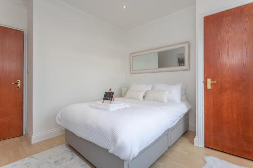 Luxury Granada Apartments near Southsea Beach