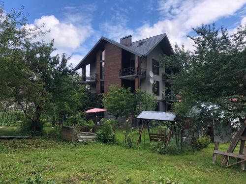 a house in the middle of a yard at Girske Povitria 2 in Yaremche