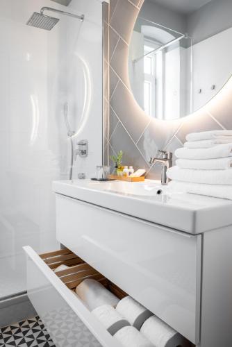 Grey Pearl Rooms