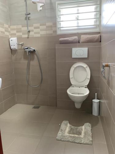 Ένα μπάνιο στο Pavema Apartments