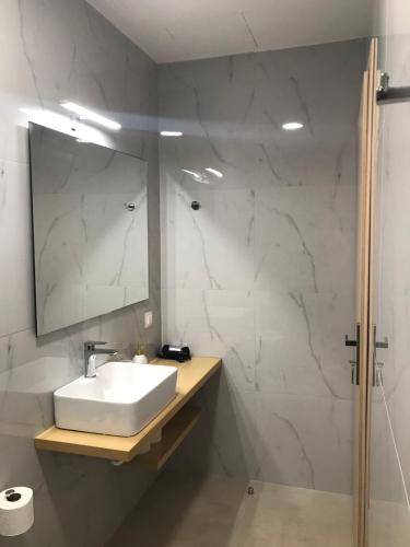 Bilik mandi di Galini Apartment's-Suites