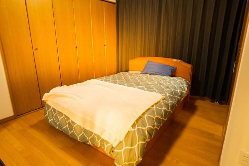 En eller flere senge i et værelse på Hakodate cozy house w/parking