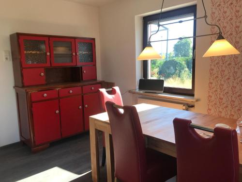 Dapur atau dapur kecil di Ferienhaus bei Lauingen, mit Sauna und Gartenlounge