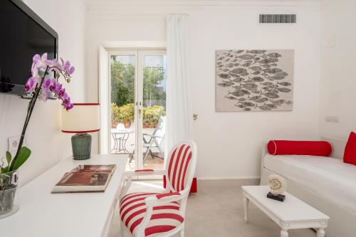 a living room with a white couch and a table at Sina Flora in Capri