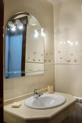 a bathroom with a sink and a mirror at "Ventana del Guadalquivir " in Baeza