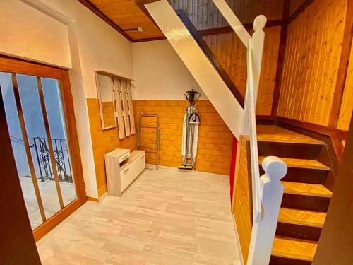 a staircase in a house with a stair case at Ferienhaus Zur Abzuchtinsel in Goslar