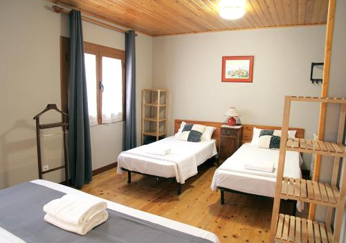 Ліжко або ліжка в номері Hostal Fonda Prat