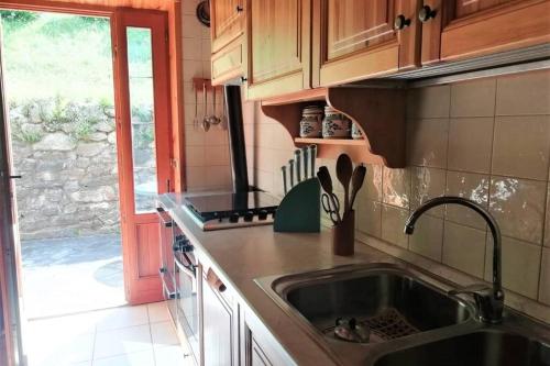 Dapur atau dapur kecil di Villetta Arcobaleno - Your Mountain Holiday