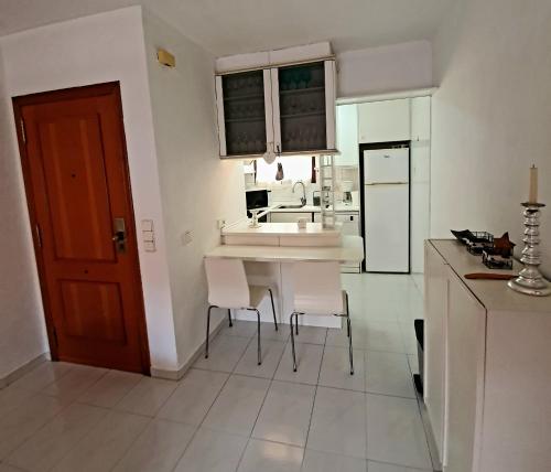 Kuchyň nebo kuchyňský kout v ubytování Apartment by the Playa L'Albir