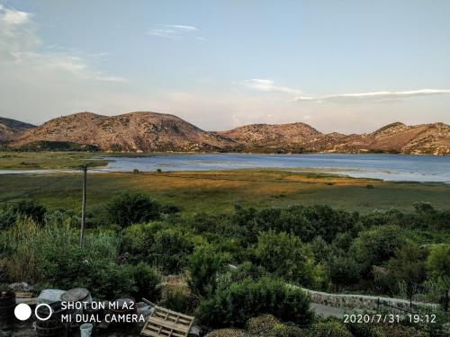 Un paisaje natural cerca de la casa vacacional