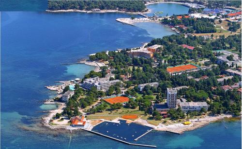 an aerial view of a small island in the water at Studio apartman Mima in Umag