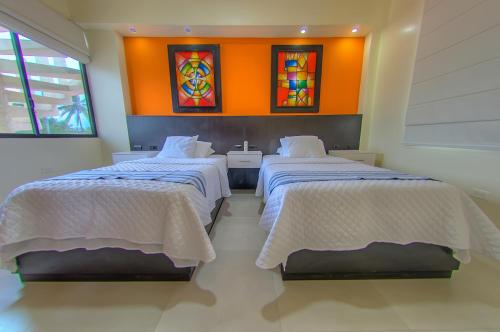 Säng eller sängar i ett rum på Hostal Villamil