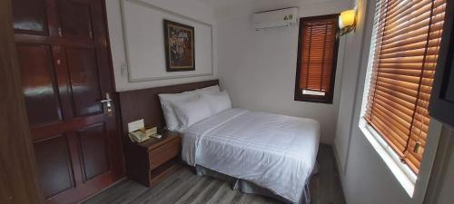 A bed or beds in a room at Hanoi Endless Hotel
