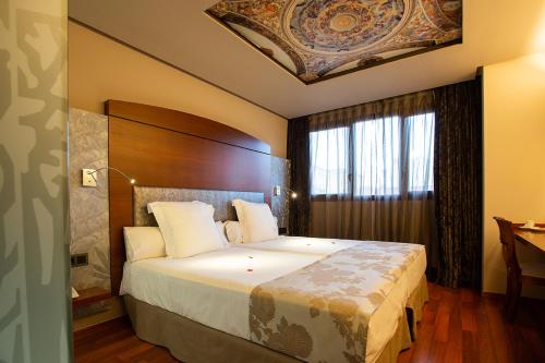 a bedroom with a large bed in a room at Hotel Sancho Abarca Petit SPA in Huesca