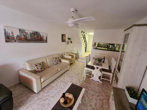Duplex Parque Santiago 2 close to pool, sea + beach, central, Wifi, heated pool